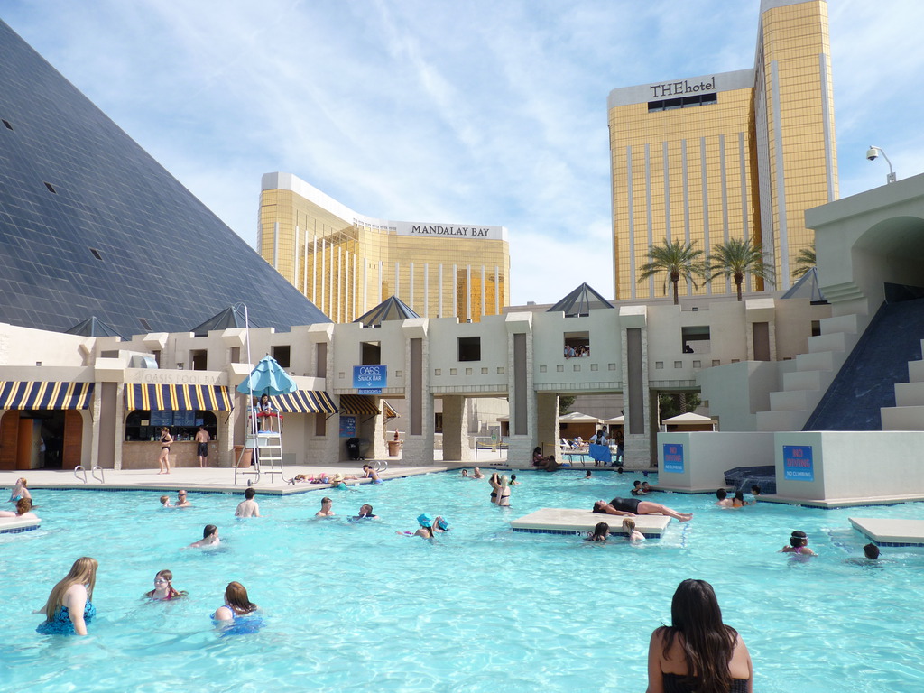 seeveedesign Pool Bar Las Vegas